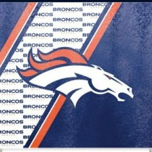 DENVER BRONCOS HIGH QUALITY GLASS CUTTING BOARD